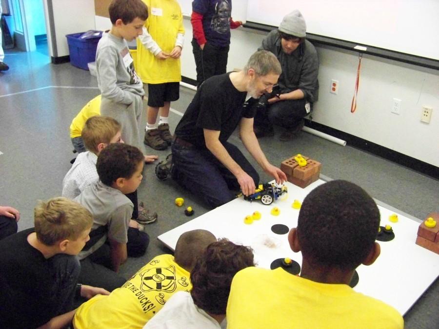 EHS Students Help Elementary Students at SIUE RoboCamp