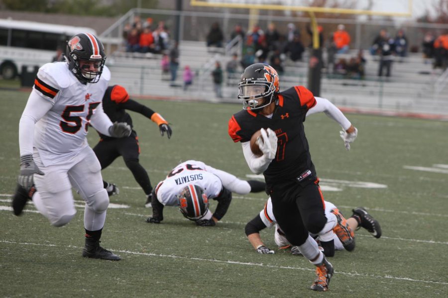 Tiger Football Defeats Minooka, Will Host State Semifinals