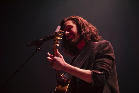 Hozier performing at Washington D.C. concert on November 18, 2019.