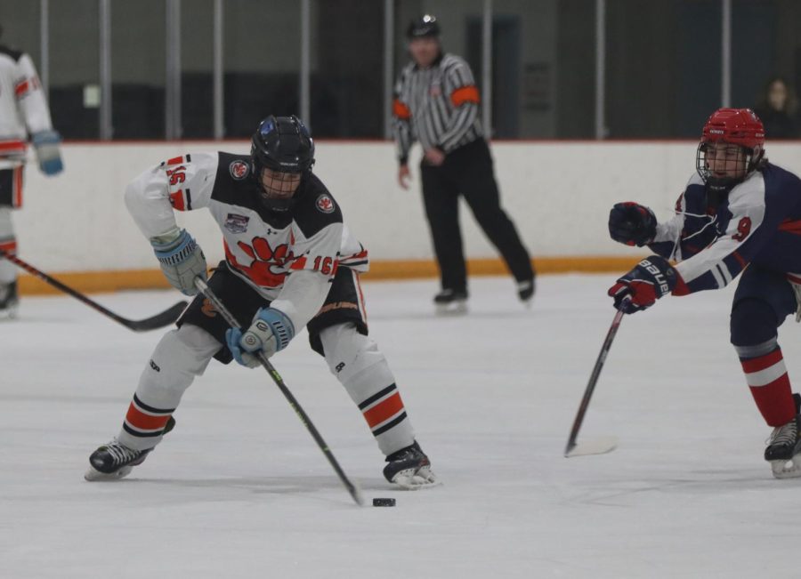 Sophmore Joey Viox handles the puck in game against Parkway East.