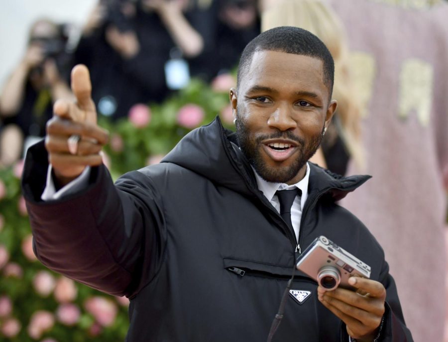 Frank Ocean pose for the picture at Met Gala 2019.