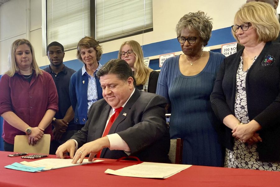 Illinois+Gov.+J.B.+Pritzker+signs+a+legislation+regarding+the+teacher+shortage+at+Springfield+High+School+on+April27%2C+2022.