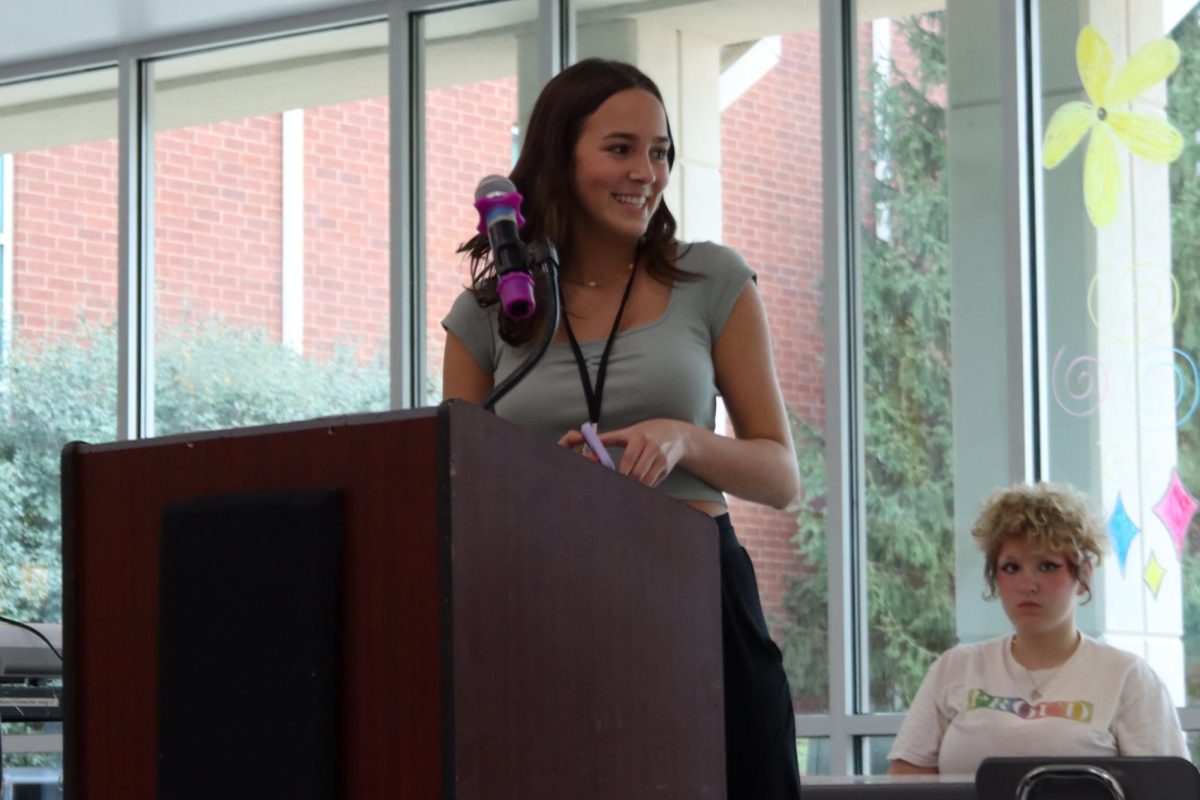 Junior Liliana Berman reads her selection at Creative Writing Clubs fall poetry slam in the cafeteria on Oct. 26.