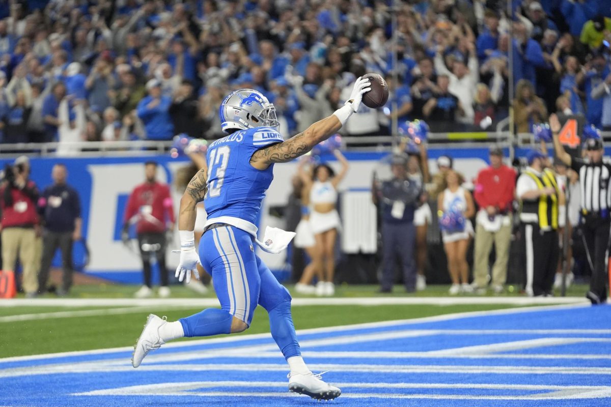 Craig Reynolds scores a touchdown in the divisional round against the Tampa Bay Buccaneers on Jan. 26.