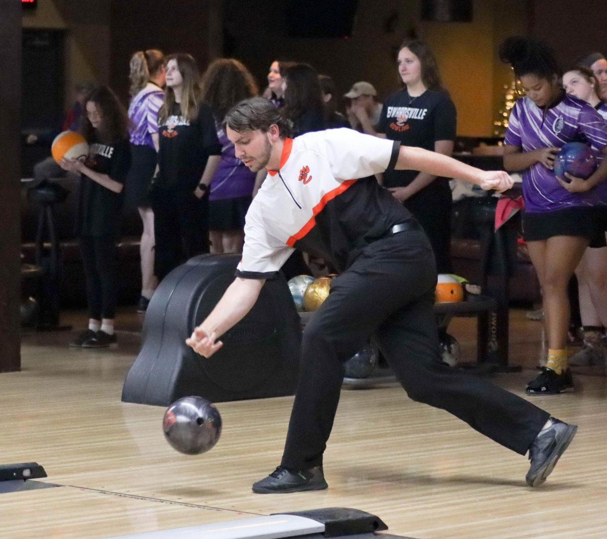 Senior+Nevin+Guetterman+bowls+at+a+competition+against+Collinsville+on+Dec.+13.