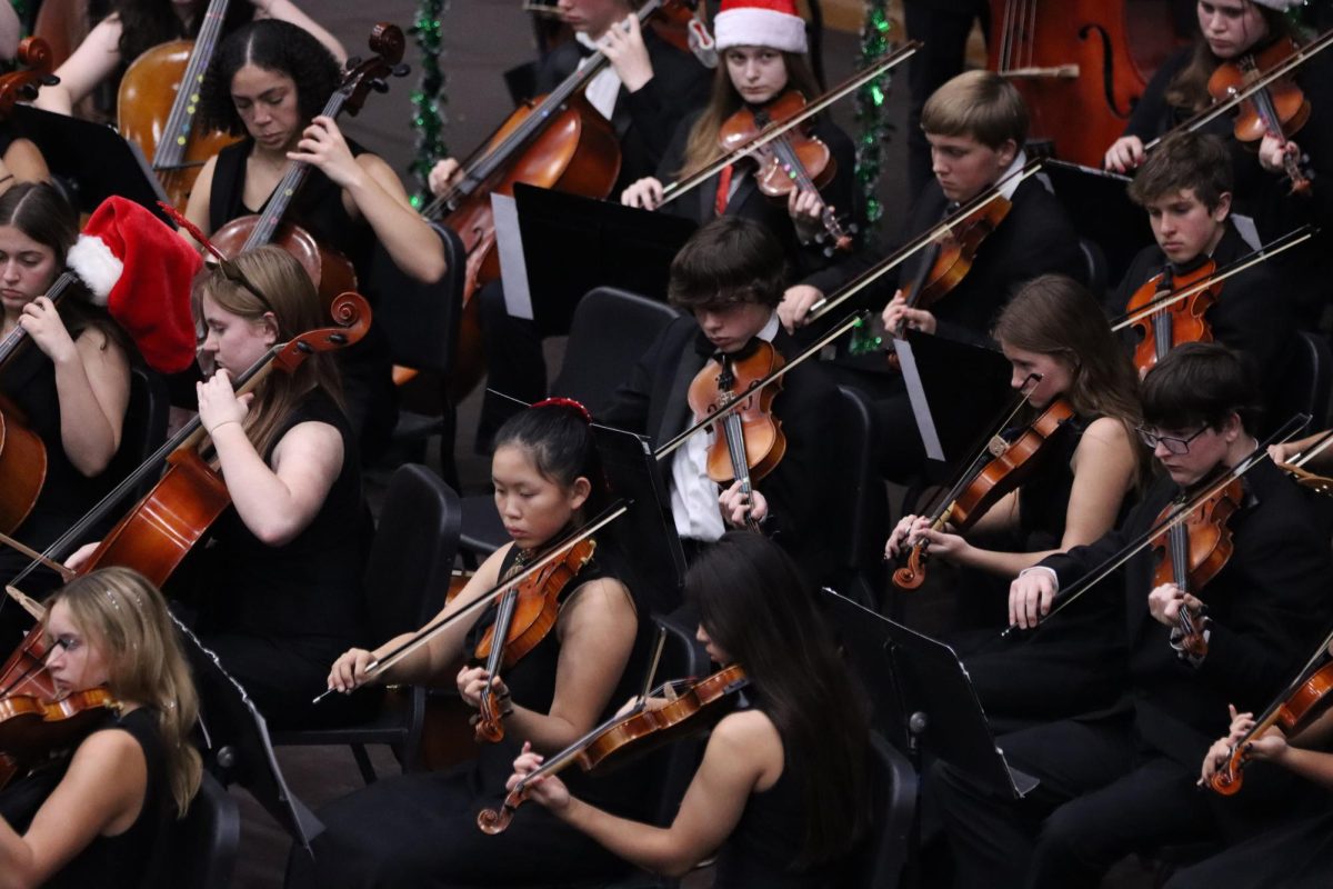 The+violin+section+of+EHS+Orchestra+performs+at+the+winter+concert.